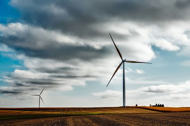 Czy warto inwestować w odnawialne źródła energii?